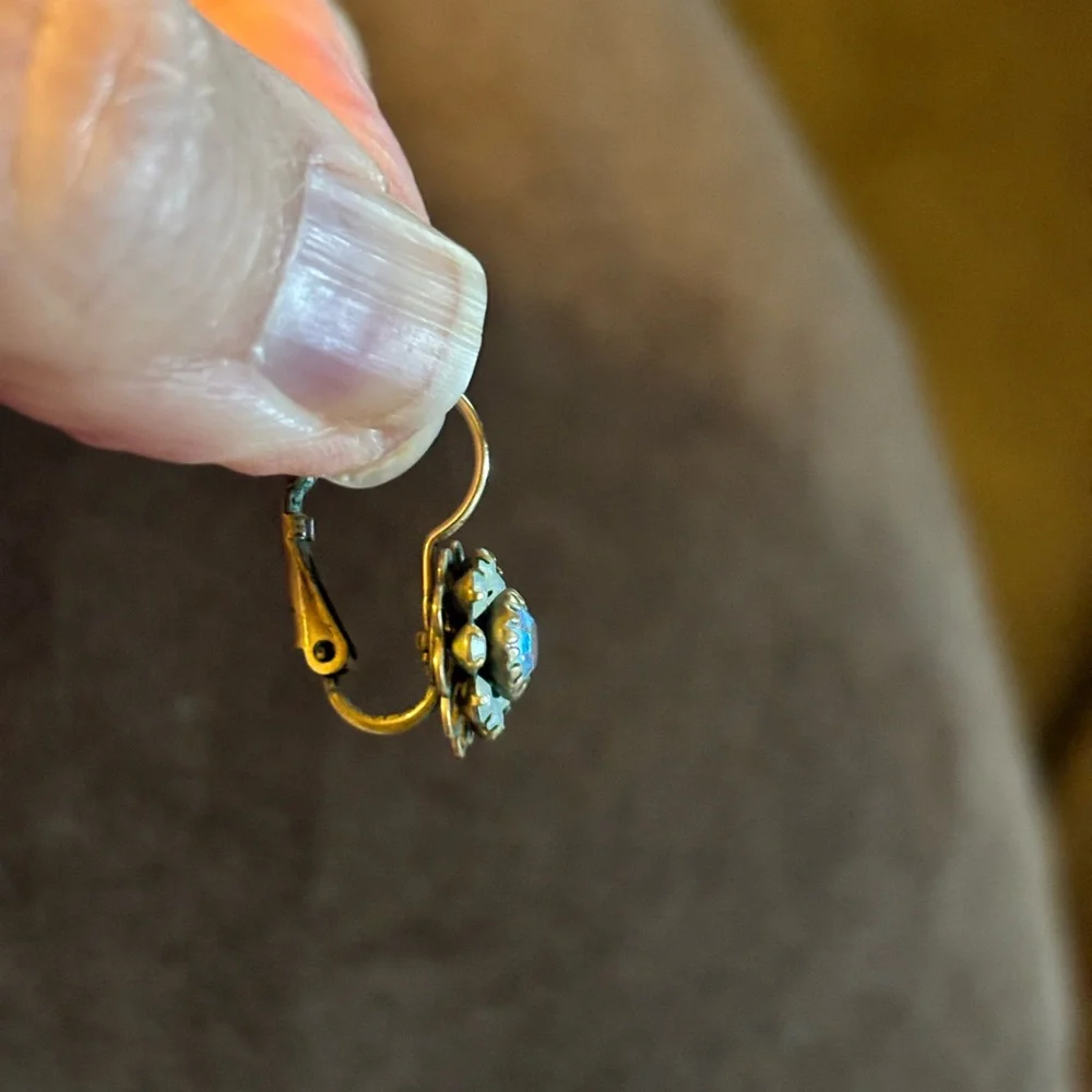 Vintage Gold Floral Crystal Earrings - Picture 4 of 6
